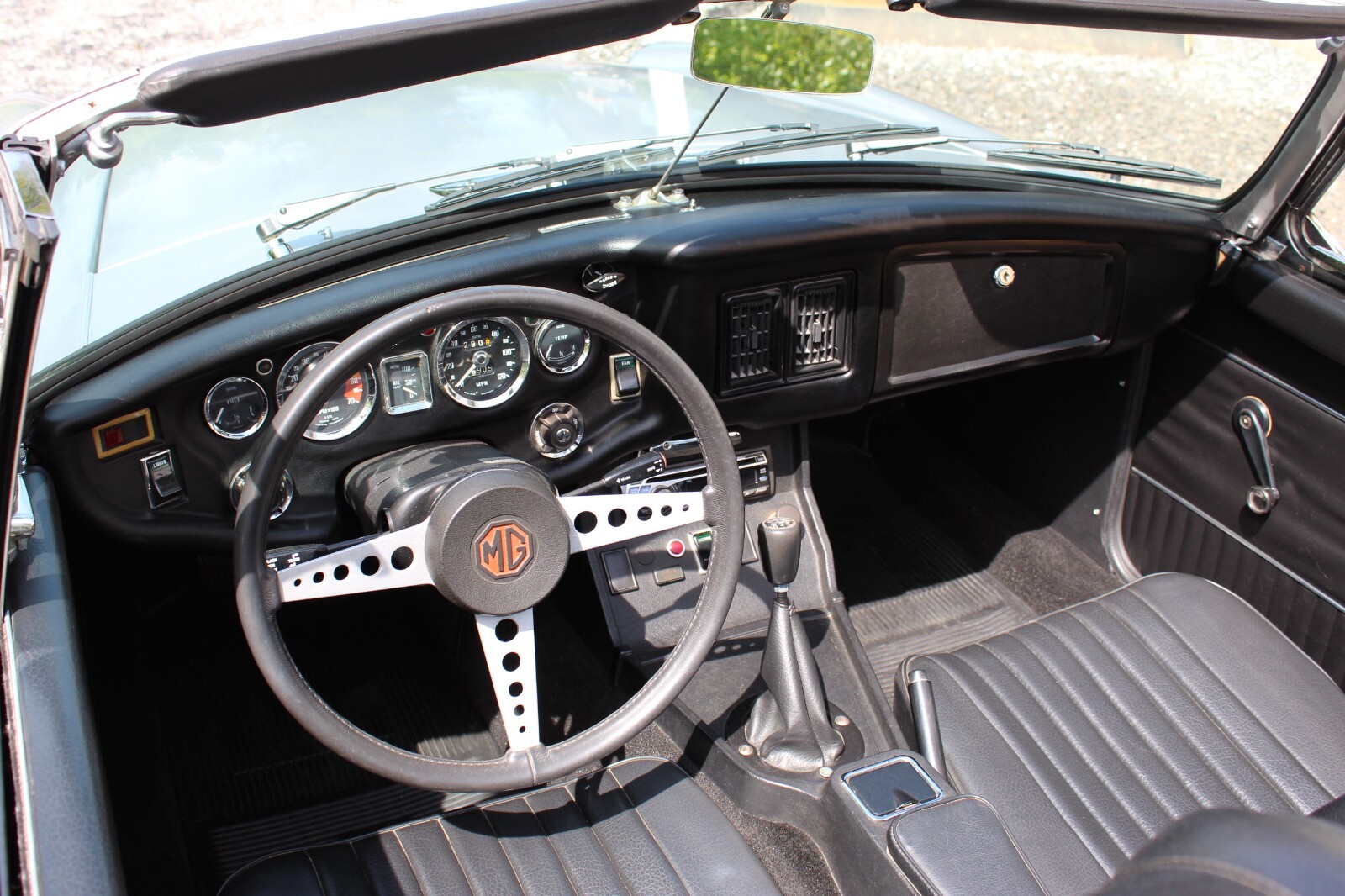 MG-MGB-1974-Convertible-7
