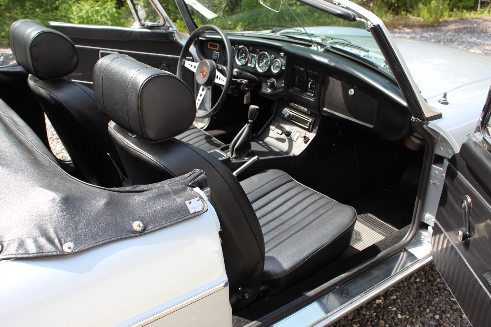 MG-MGB-1974-Convertible-9