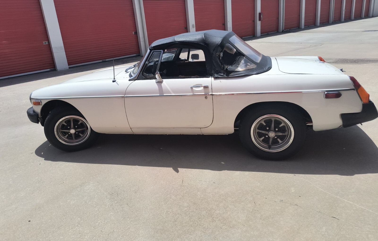 MG-MGB-1975-Convertible-1