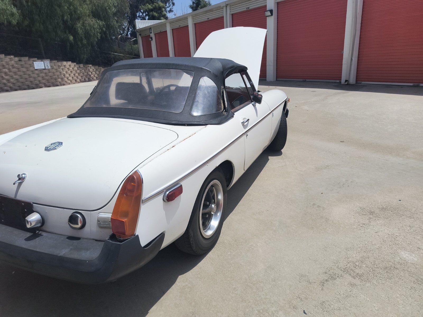 MG-MGB-1975-Convertible-11