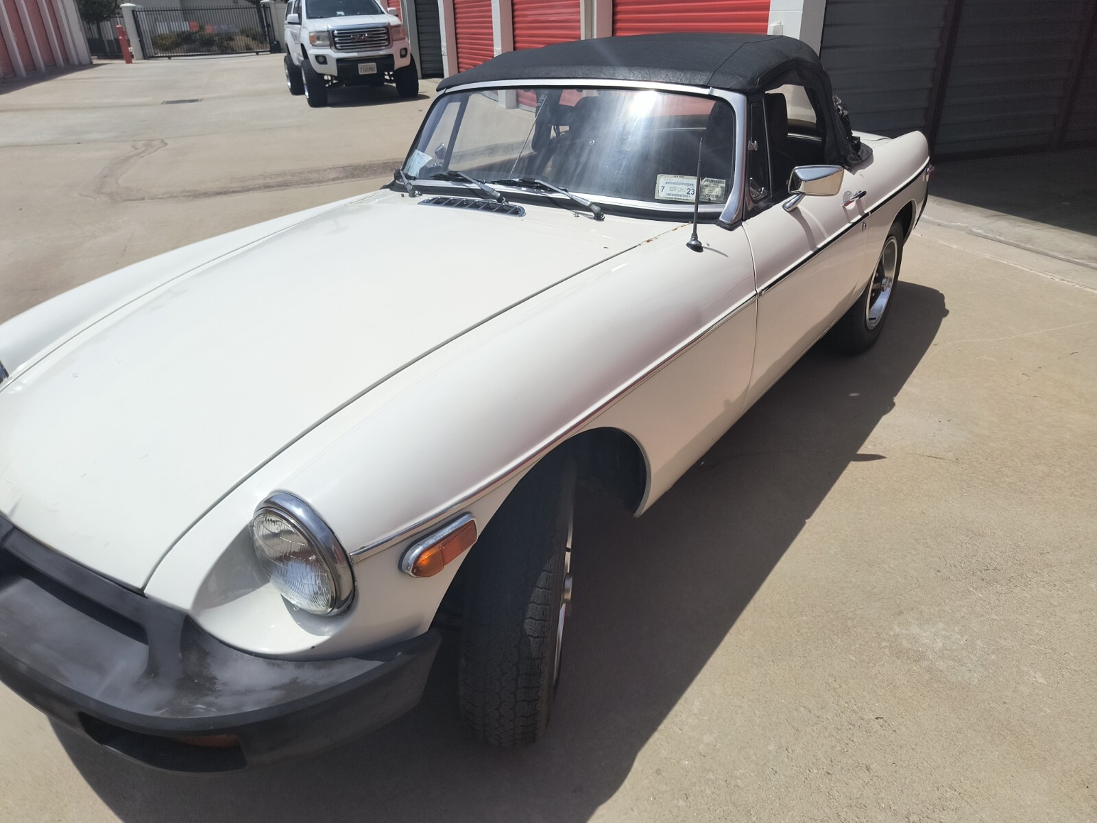 MG-MGB-1975-Convertible-2