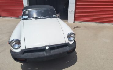 MG-MGB-1975-Convertible-3