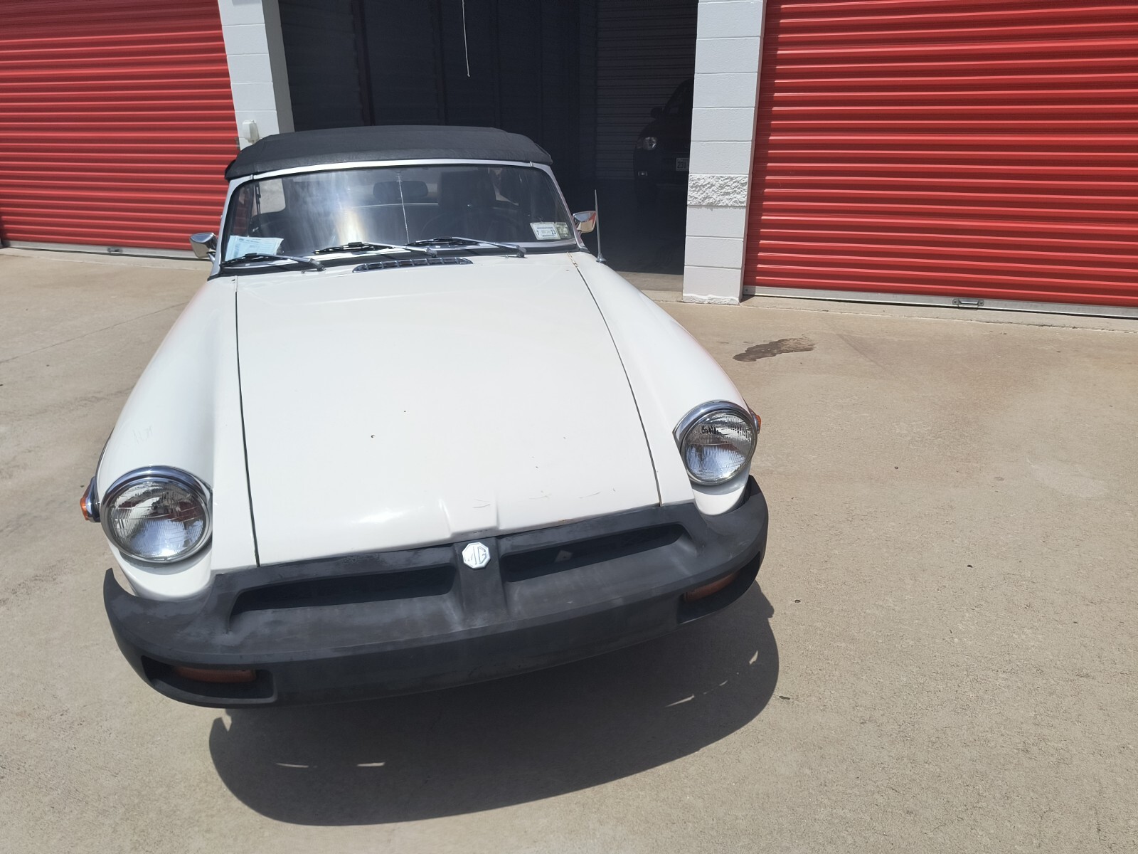 MG-MGB-1975-Convertible-3
