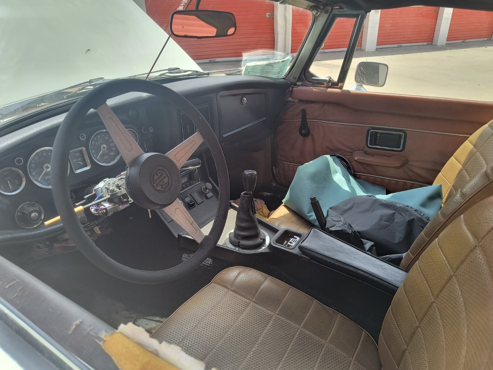 MG-MGB-1975-Convertible-8