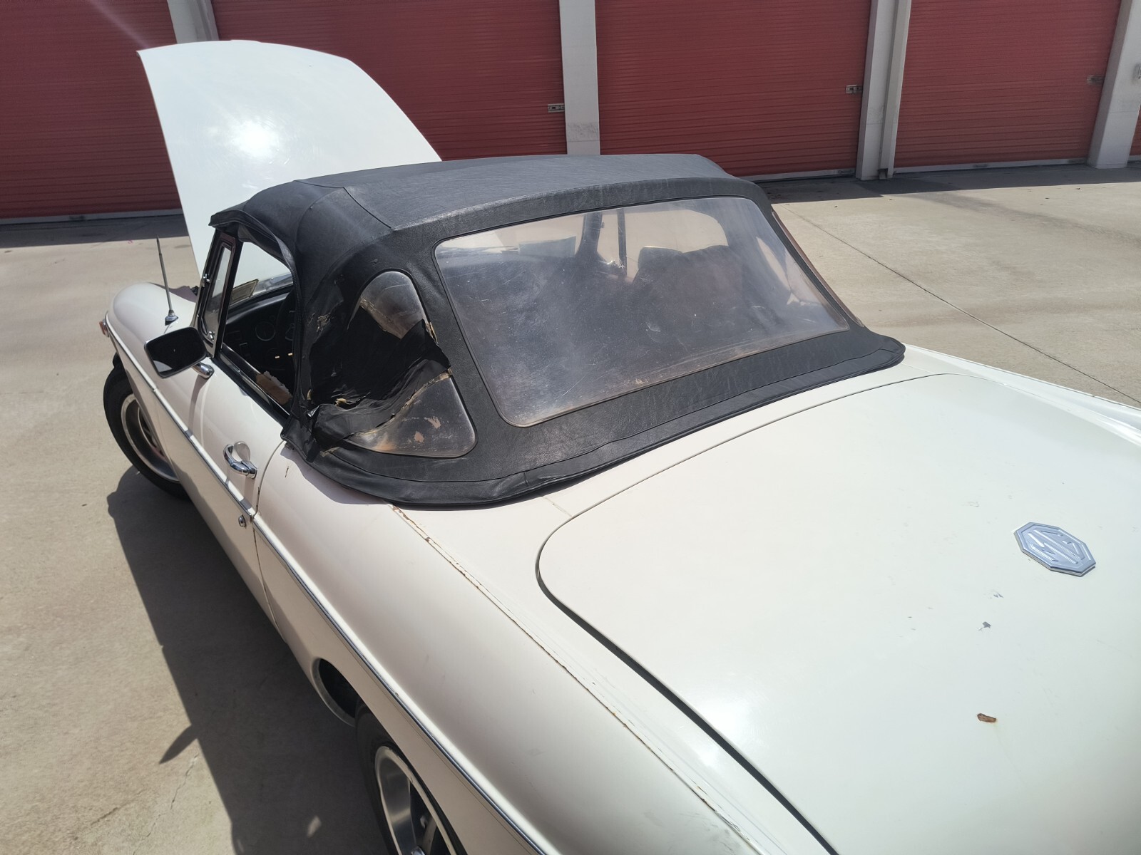 MG-MGB-1975-Convertible-9