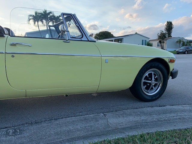 MG-MGB-1976-Convertible-10