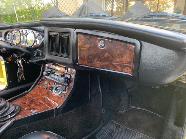 MG-MGB-1976-Convertible-12
