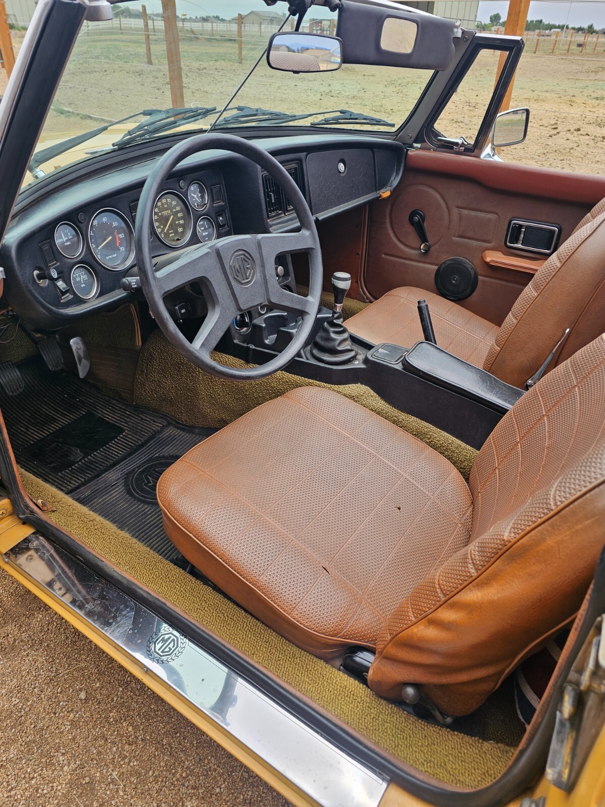 MG-MGB-1977-Convertible-15