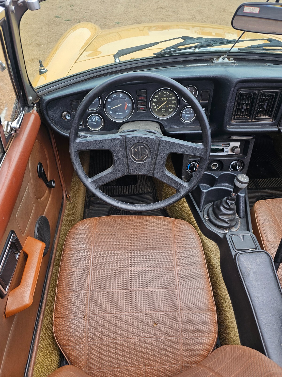 MG-MGB-1977-Convertible-3