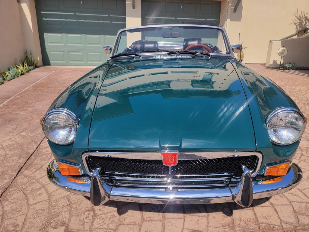 MG-MGB-1977-Convertible-3