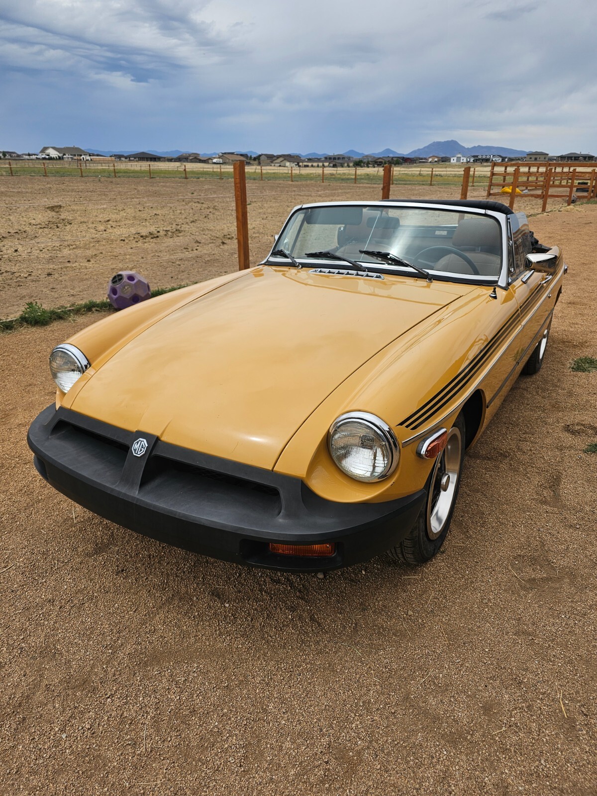 MG-MGB-1977-Convertible-4