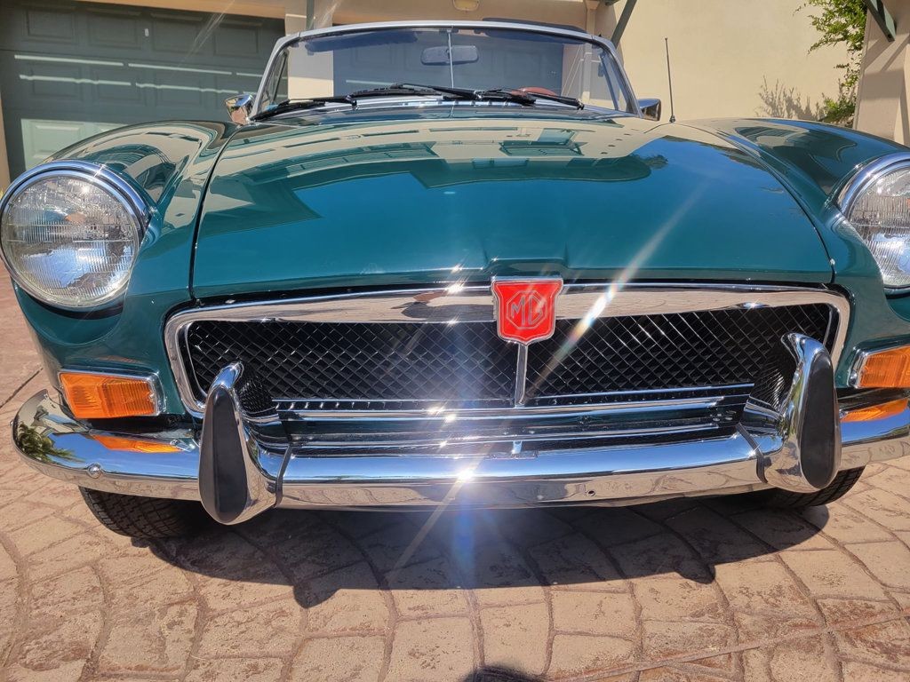 MG-MGB-1977-Convertible-4