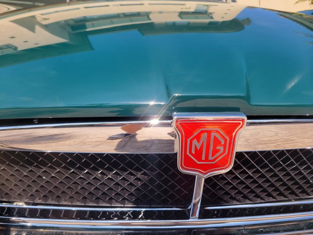 MG-MGB-1977-Convertible-5