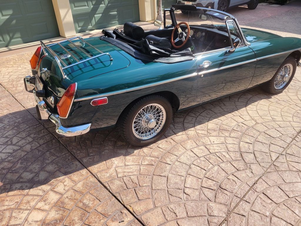 MG-MGB-1977-Convertible-9