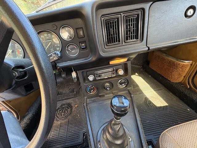 MG-MGB-1978-Convertible-8