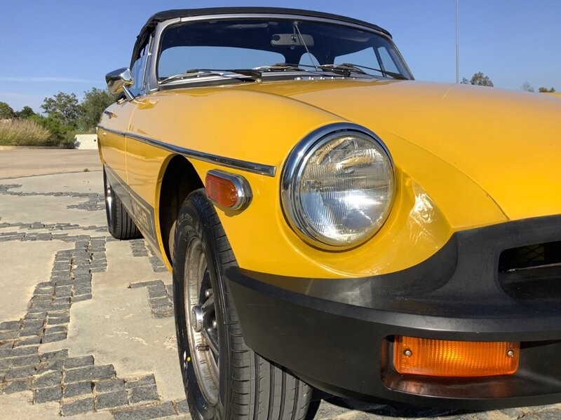 MG-MGB-1979-Convertible-11