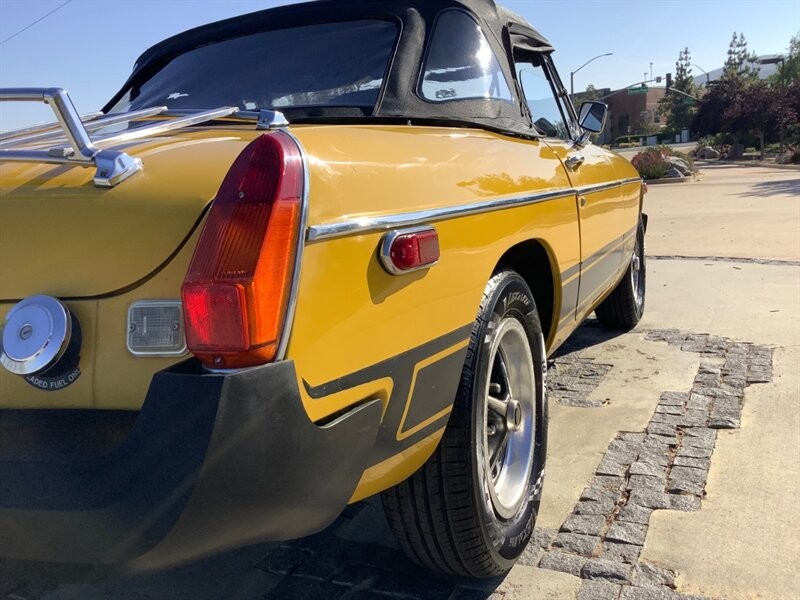 MG-MGB-1979-Convertible-13