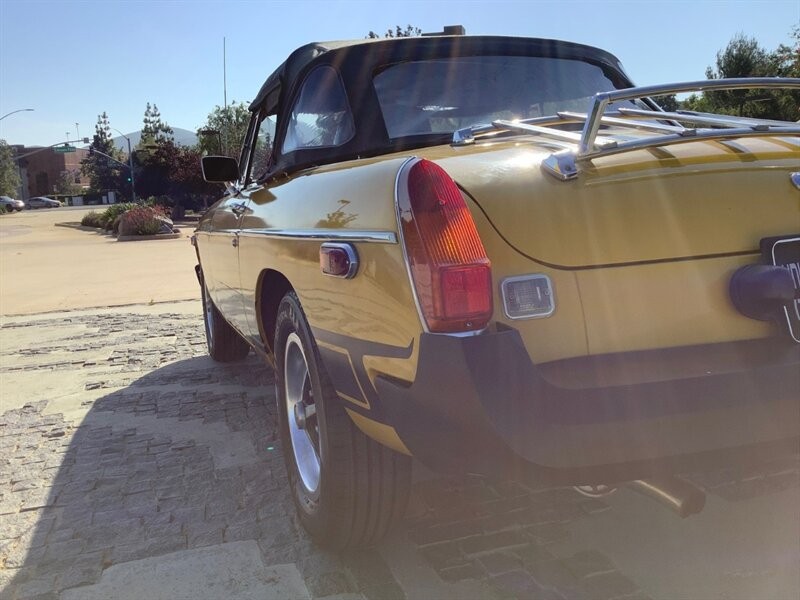 MG-MGB-1979-Convertible-14