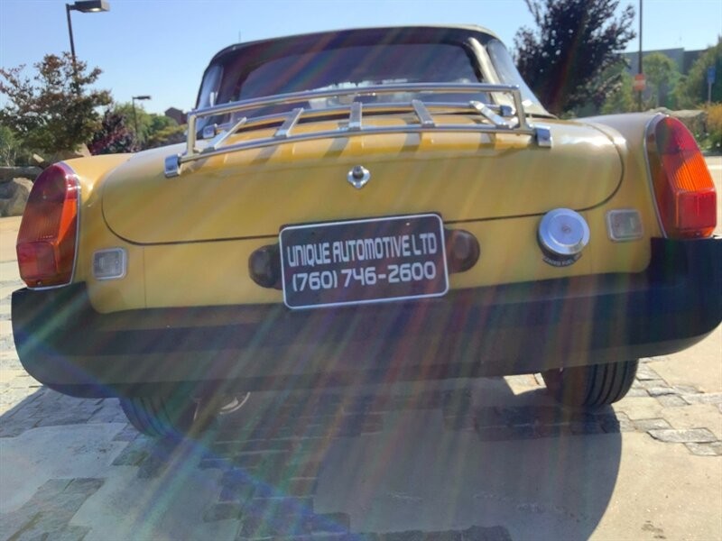 MG-MGB-1979-Convertible-17