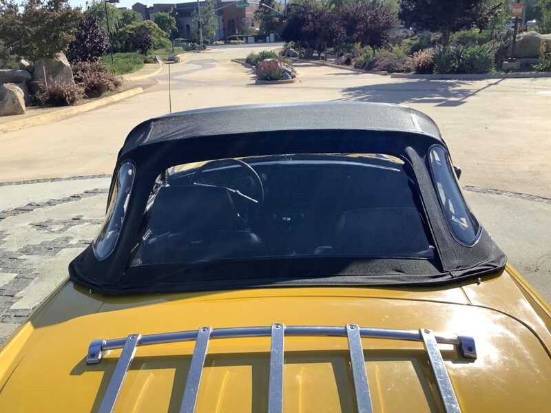 MG-MGB-1979-Convertible-20