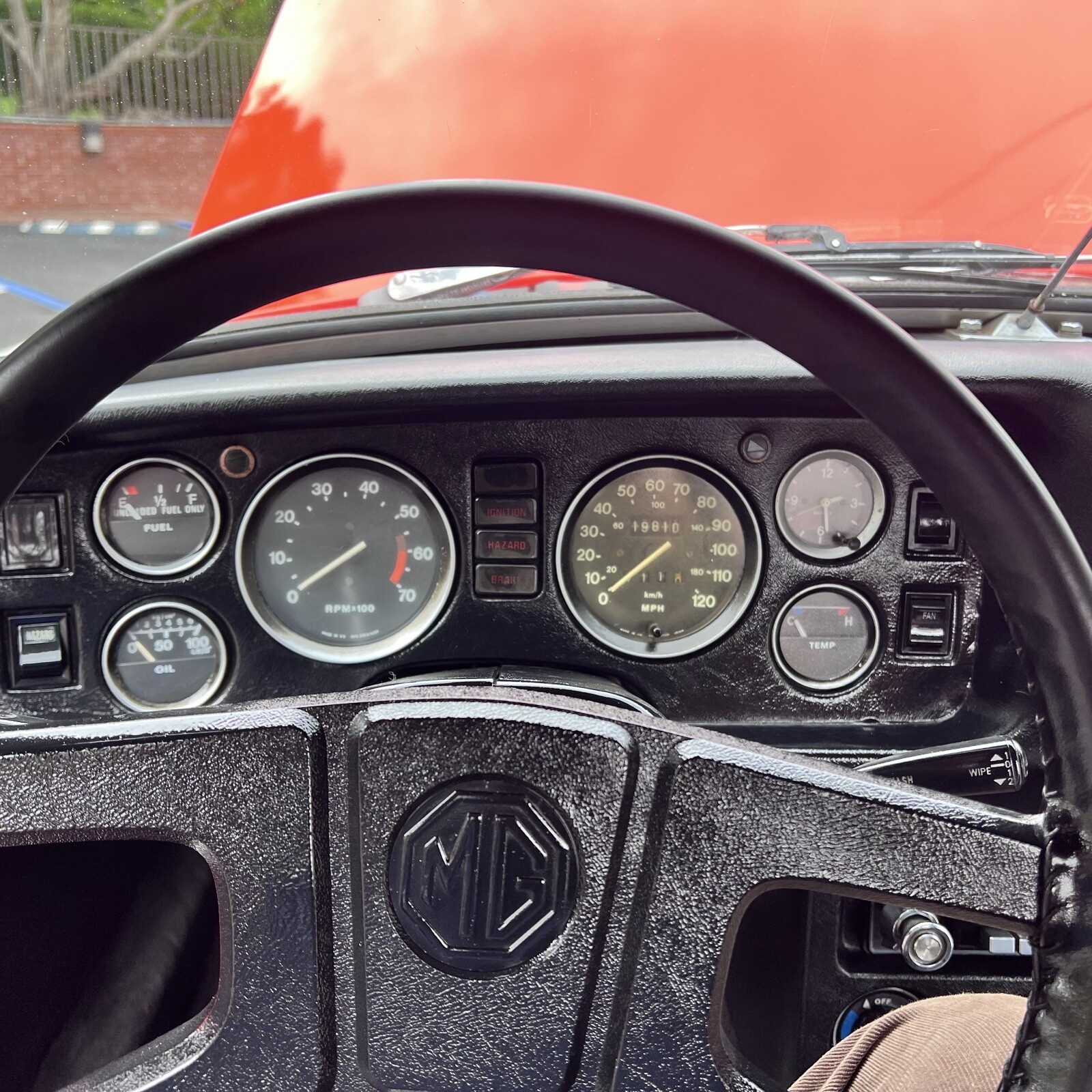 MG-MGB-1979-Convertible-23