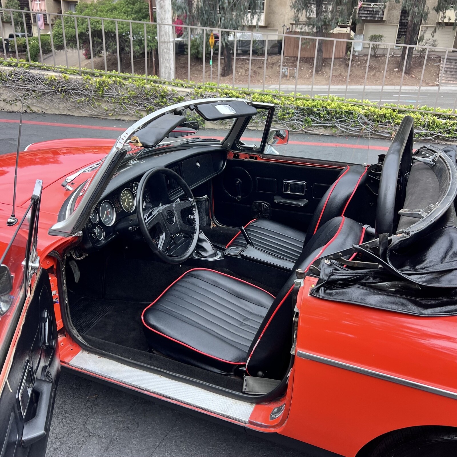 MG-MGB-1979-Convertible-25