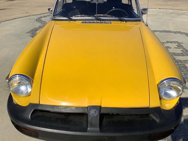 MG-MGB-1979-Convertible-3