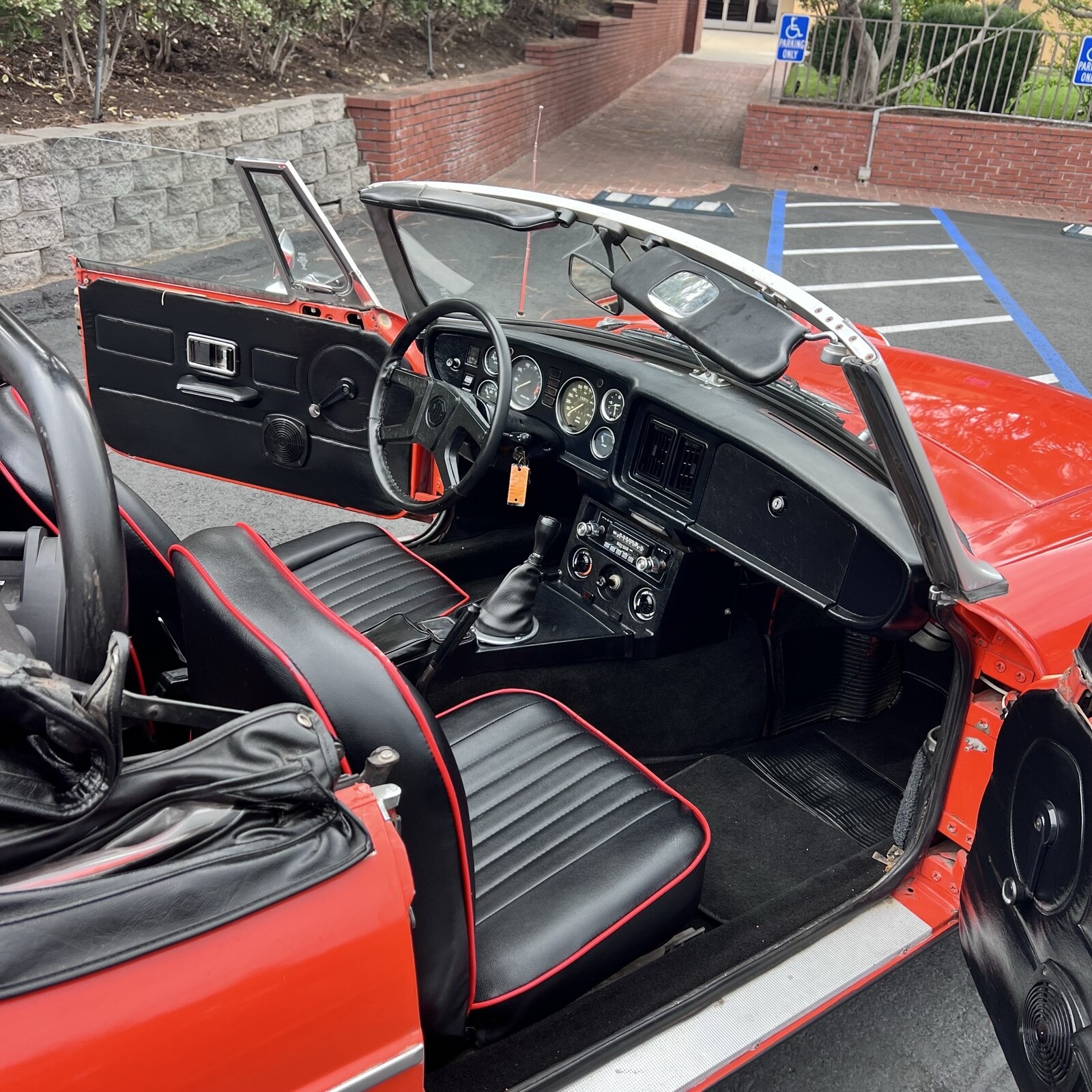 MG-MGB-1979-Convertible-32