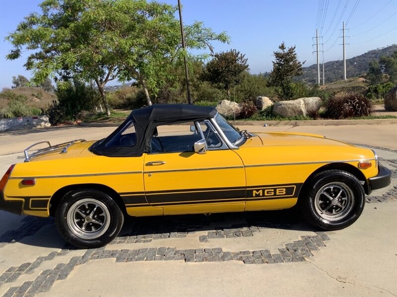 MG-MGB-1979-Convertible-4