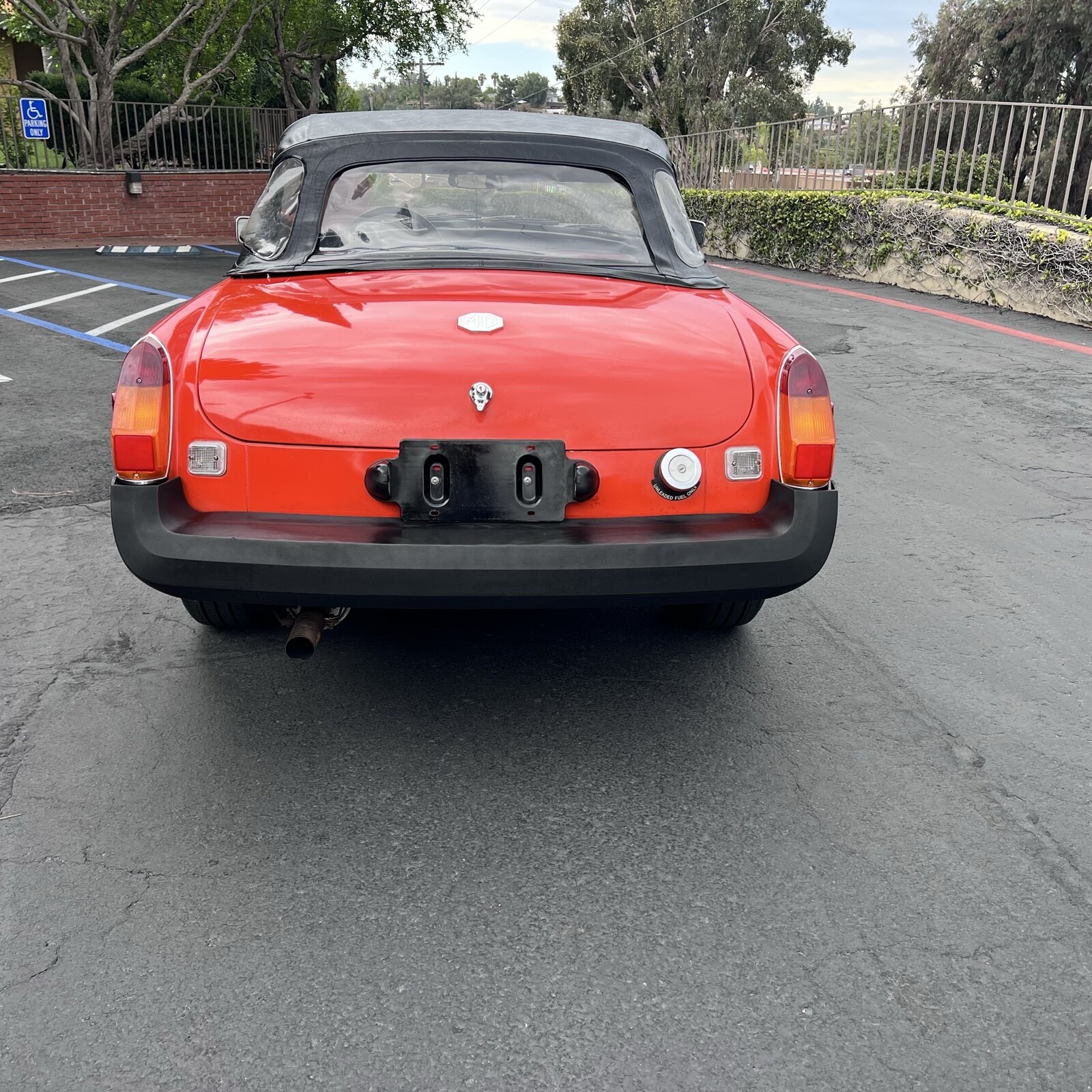 MG-MGB-1979-Convertible-4