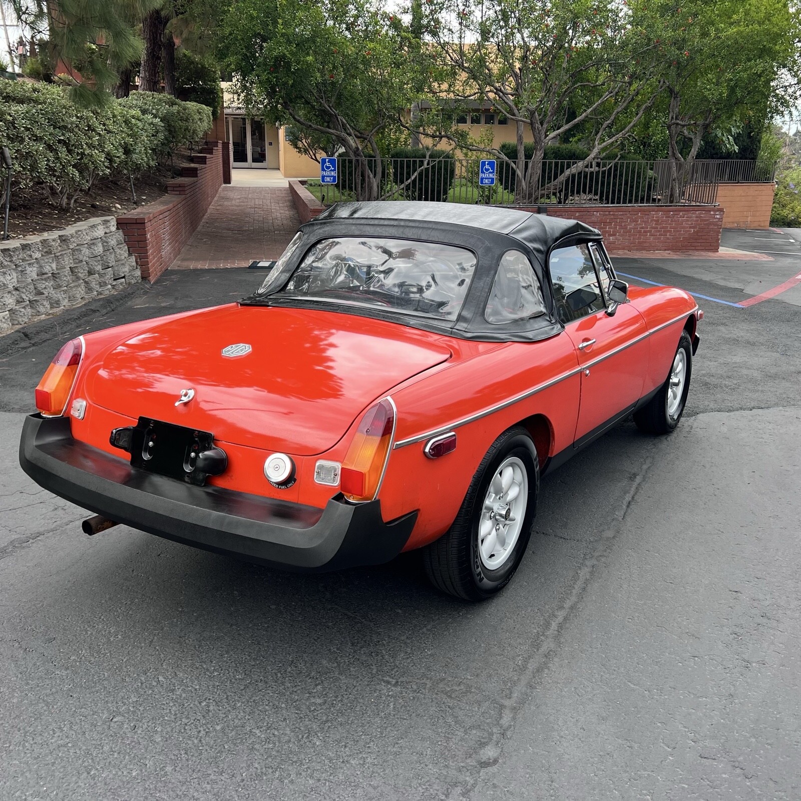 MG-MGB-1979-Convertible-5