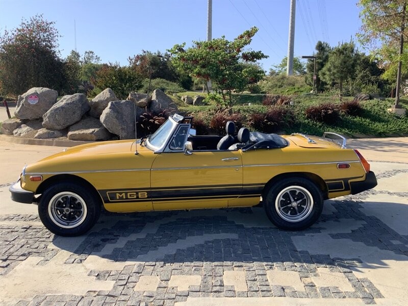MG-MGB-1979-Convertible-6