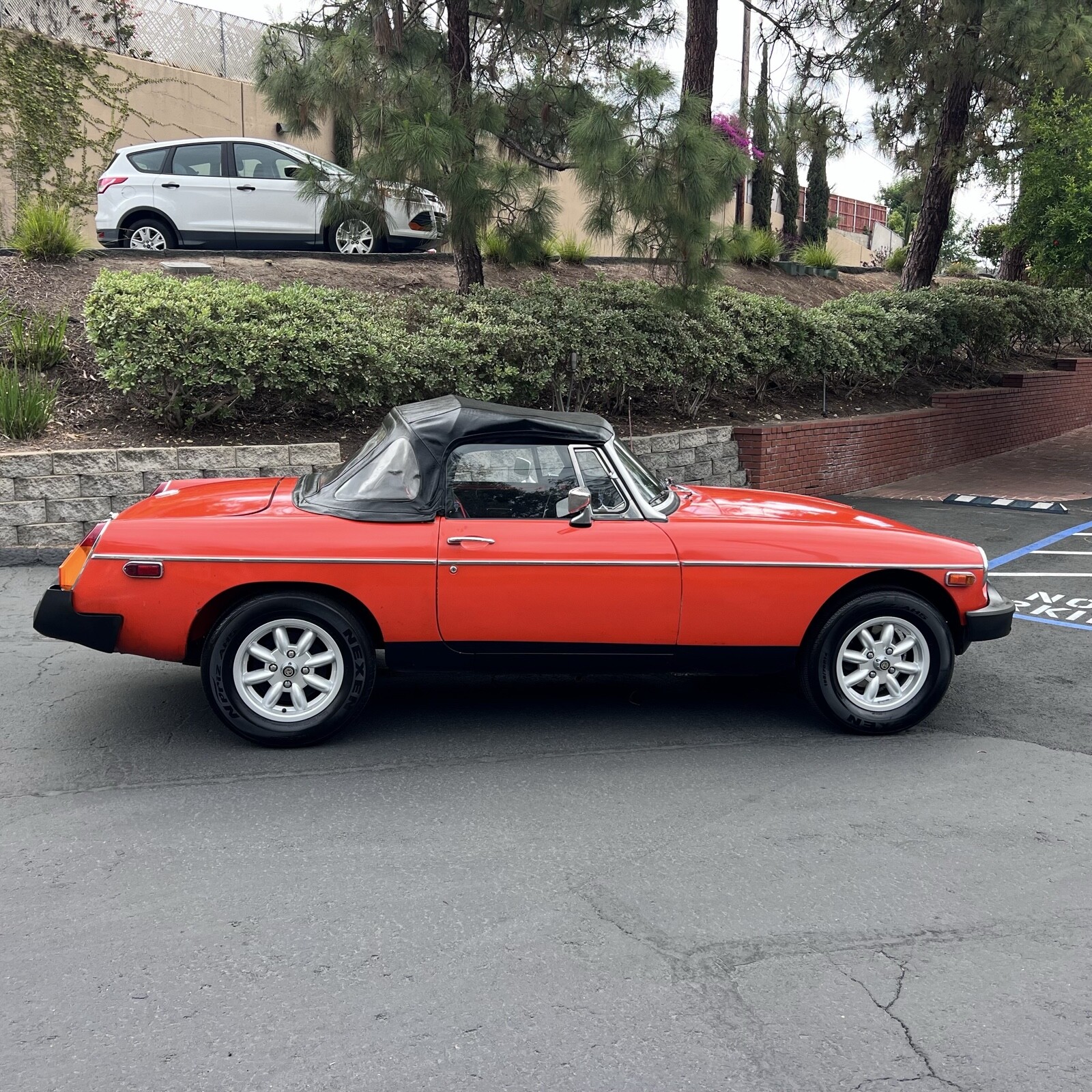 MG-MGB-1979-Convertible-6