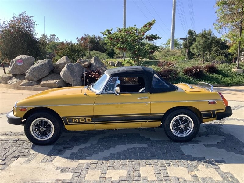 MG-MGB-1979-Convertible-7