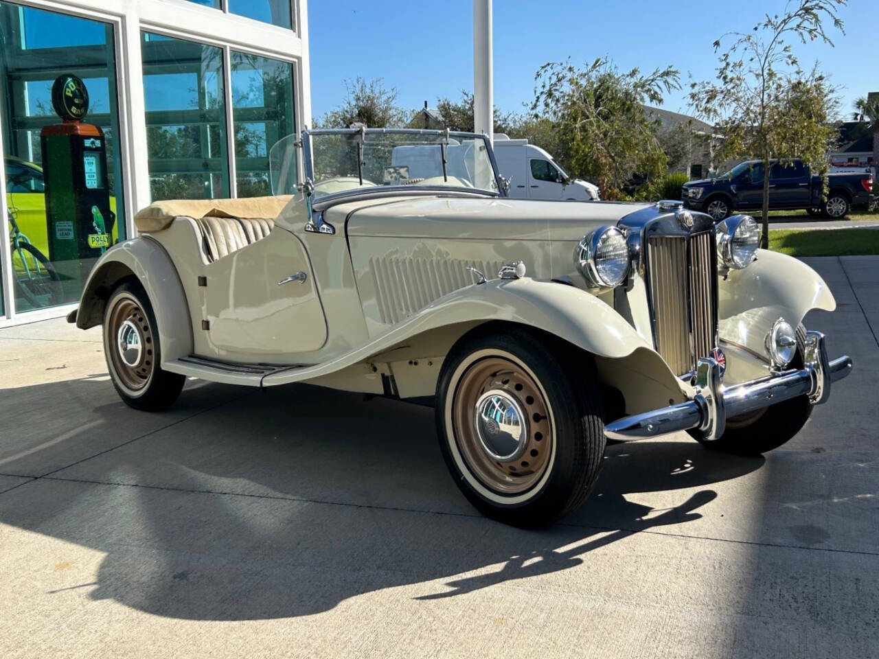 MG-T-Series-1951-Convertible-2