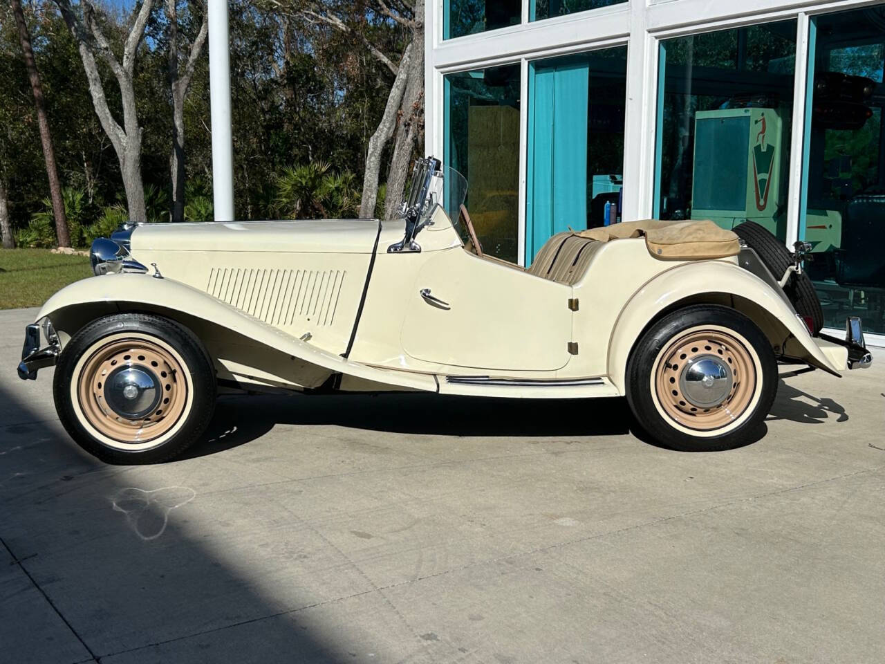 MG-T-Series-1951-Convertible-7