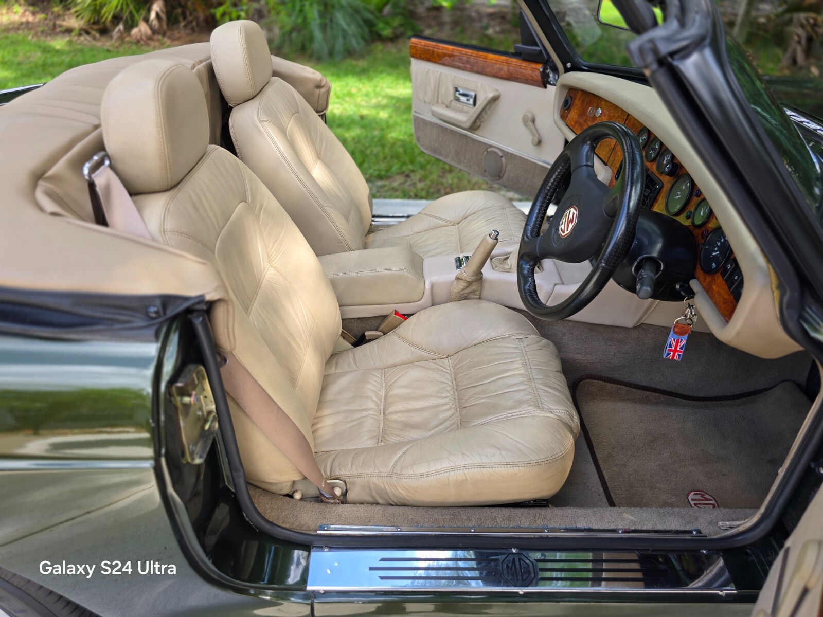 MG-V-8-1995-Convertible-14