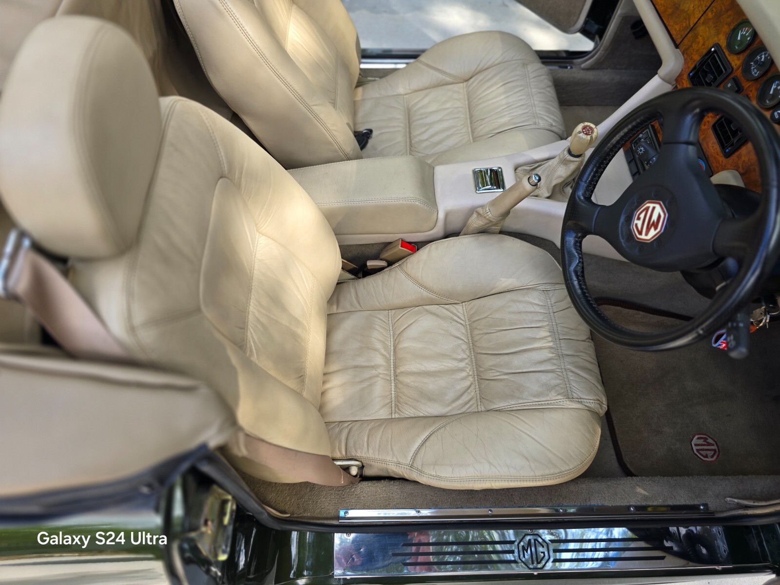 MG-V-8-1995-Convertible-16