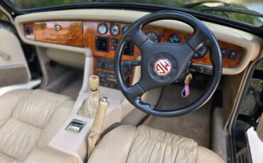 MG-V-8-1995-Convertible-17