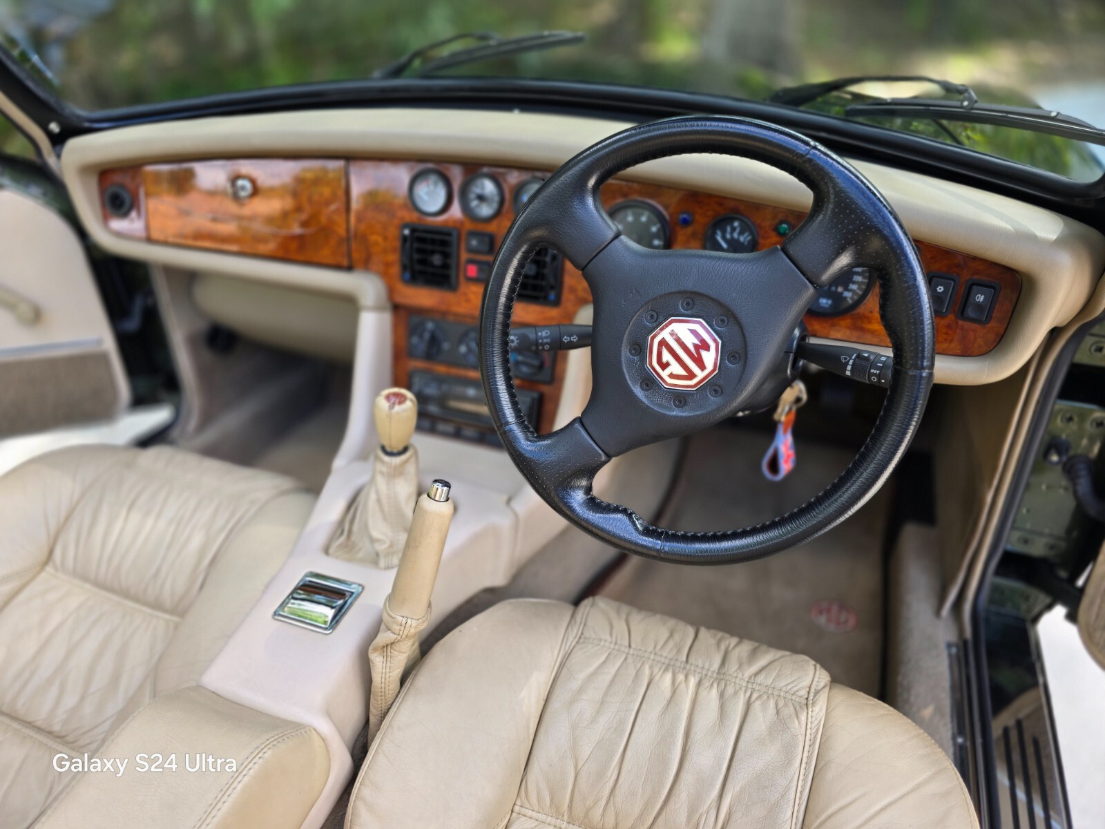 MG-V-8-1995-Convertible-17