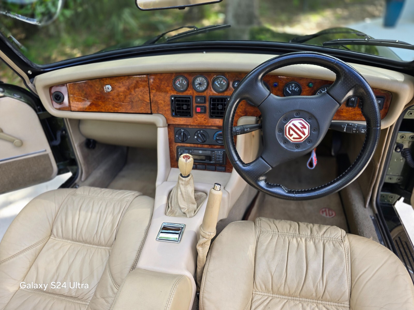 MG-V-8-1995-Convertible-18