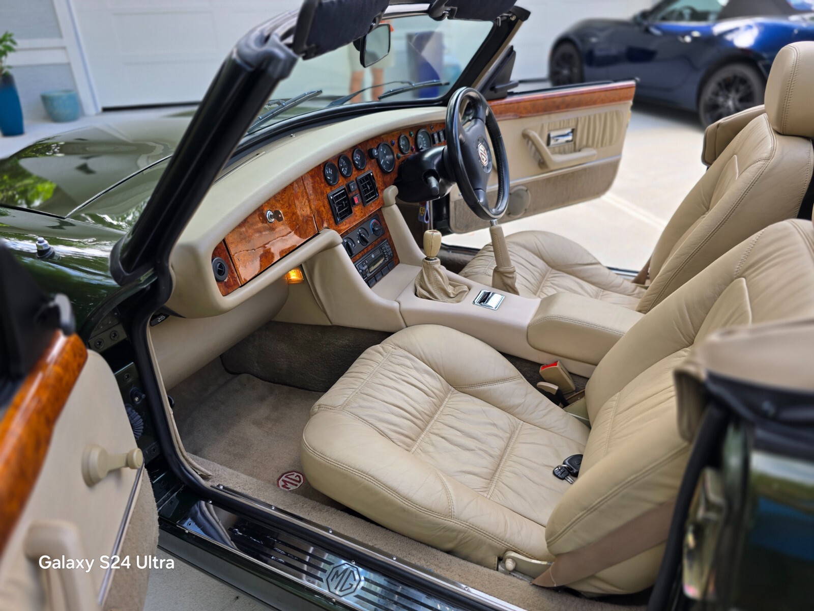 MG-V-8-1995-Convertible-20