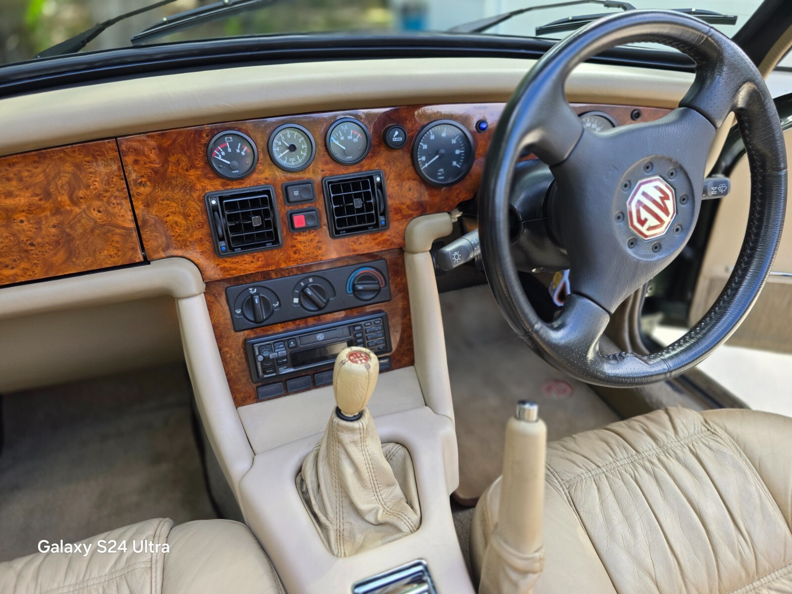 MG-V-8-1995-Convertible-23