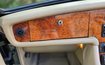 MG-V-8-1995-Convertible-28