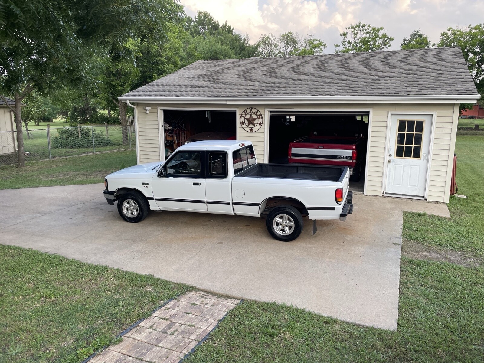 Mazda-B-Series-Pickups-1994-1