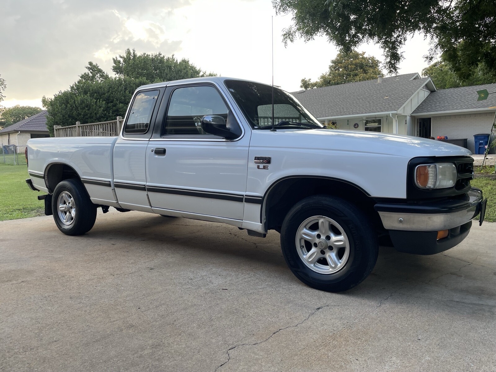 Mazda-B-Series-Pickups-1994-6