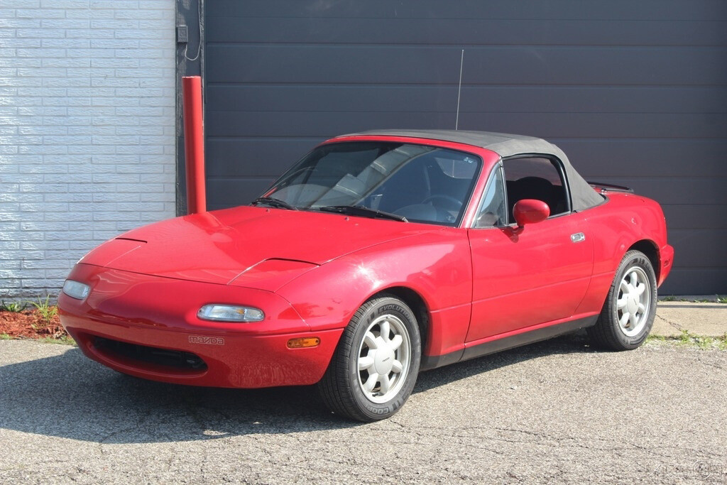 Mazda-MX-5-Miata-1990-Convertible-10