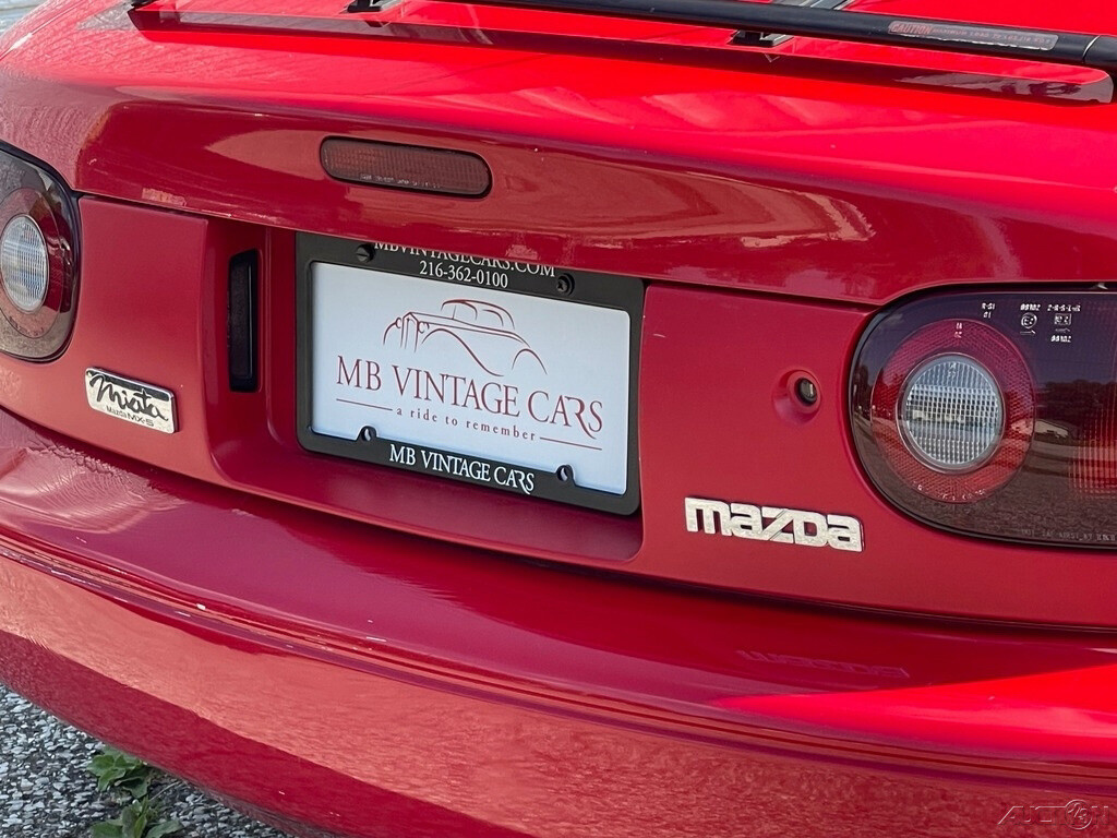 Mazda-MX-5-Miata-1990-Convertible-11