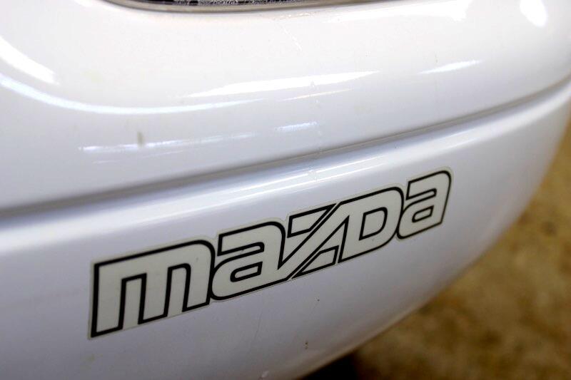 Mazda-MX-5-Miata-1990-Convertible-11