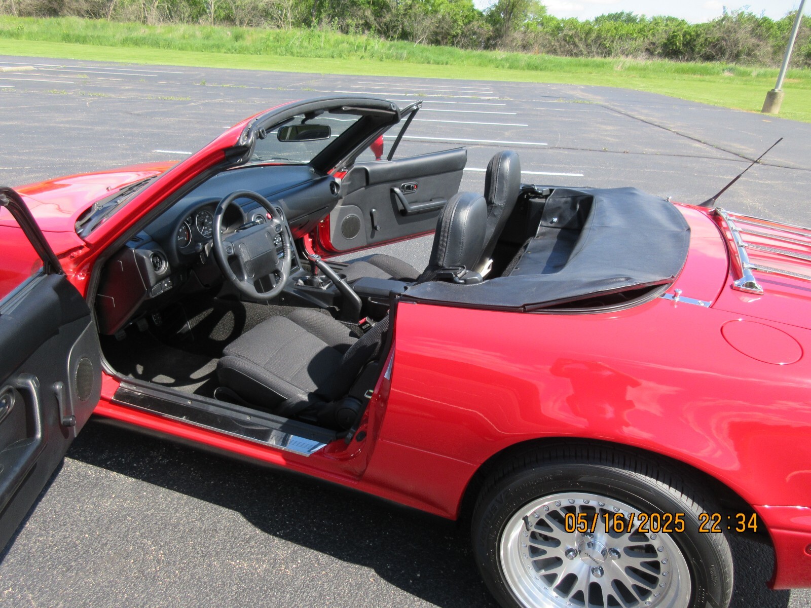 Mazda-MX-5-Miata-1990-Convertible-12